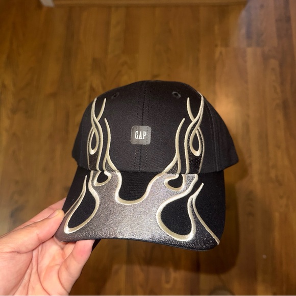 Gap flame black and grey hat - Picture 2 of 7